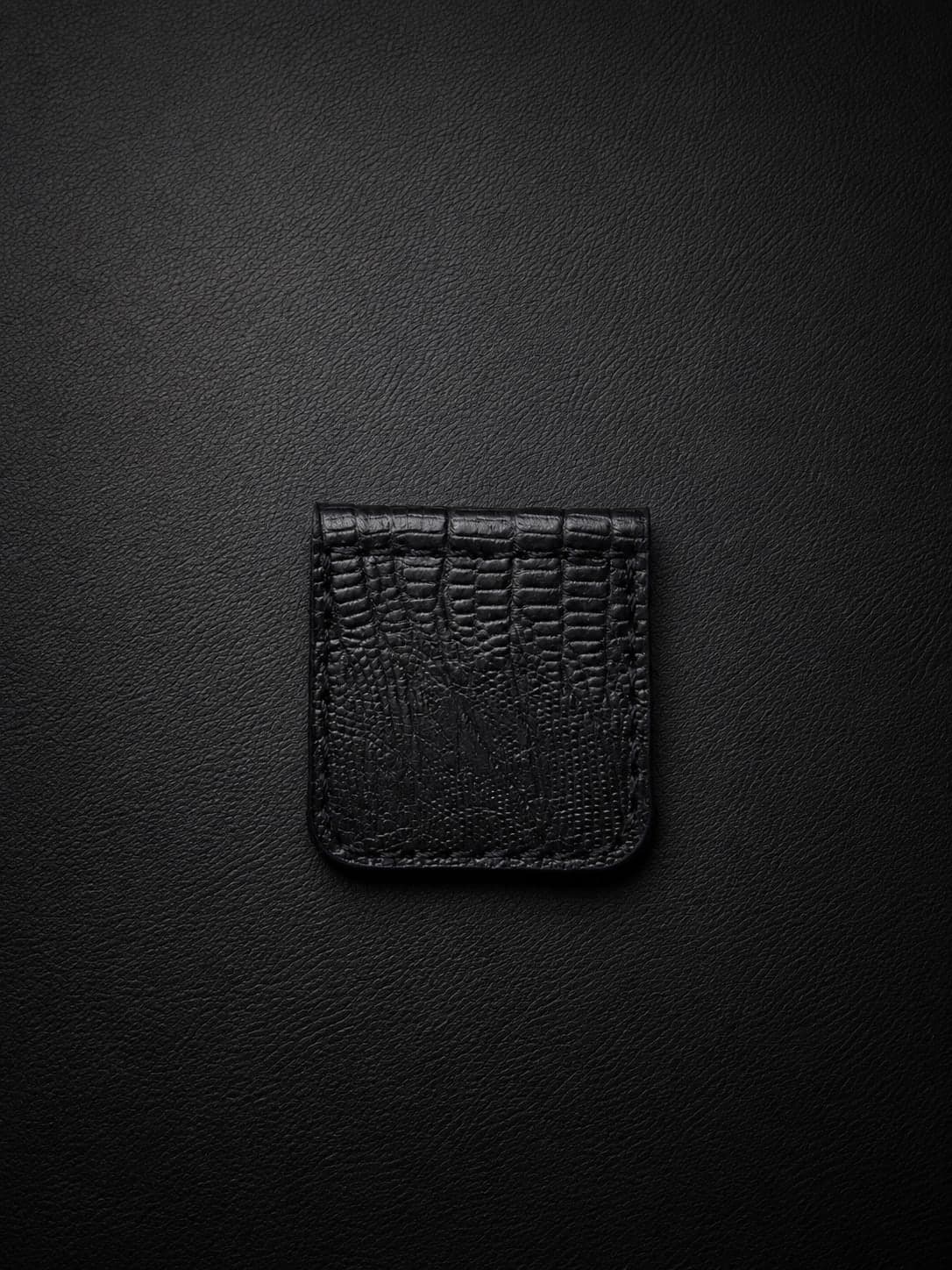 Игольница из кожи с тиснением под каймана, чёрная, изделие из натуральной кожи